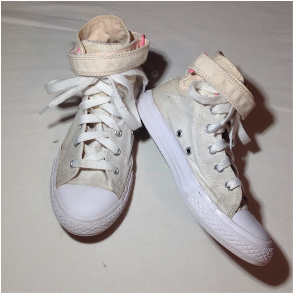 Junior's Sz 3 Chuck Taylor High Top Converse Shoes